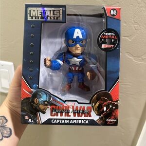 Captain America Metals Die Cast Figurine